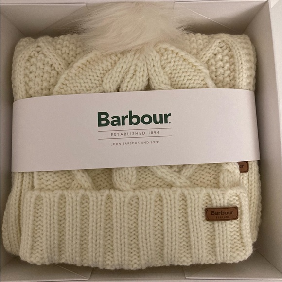 Barbour Women’s Cream Hat and Scarf Set NWT main image 8